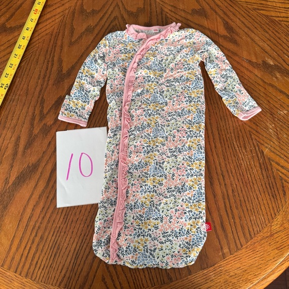 MAGNETIC ME
CHELSEA RUFFLE PLACKET GOWN - Picture 4 of 8